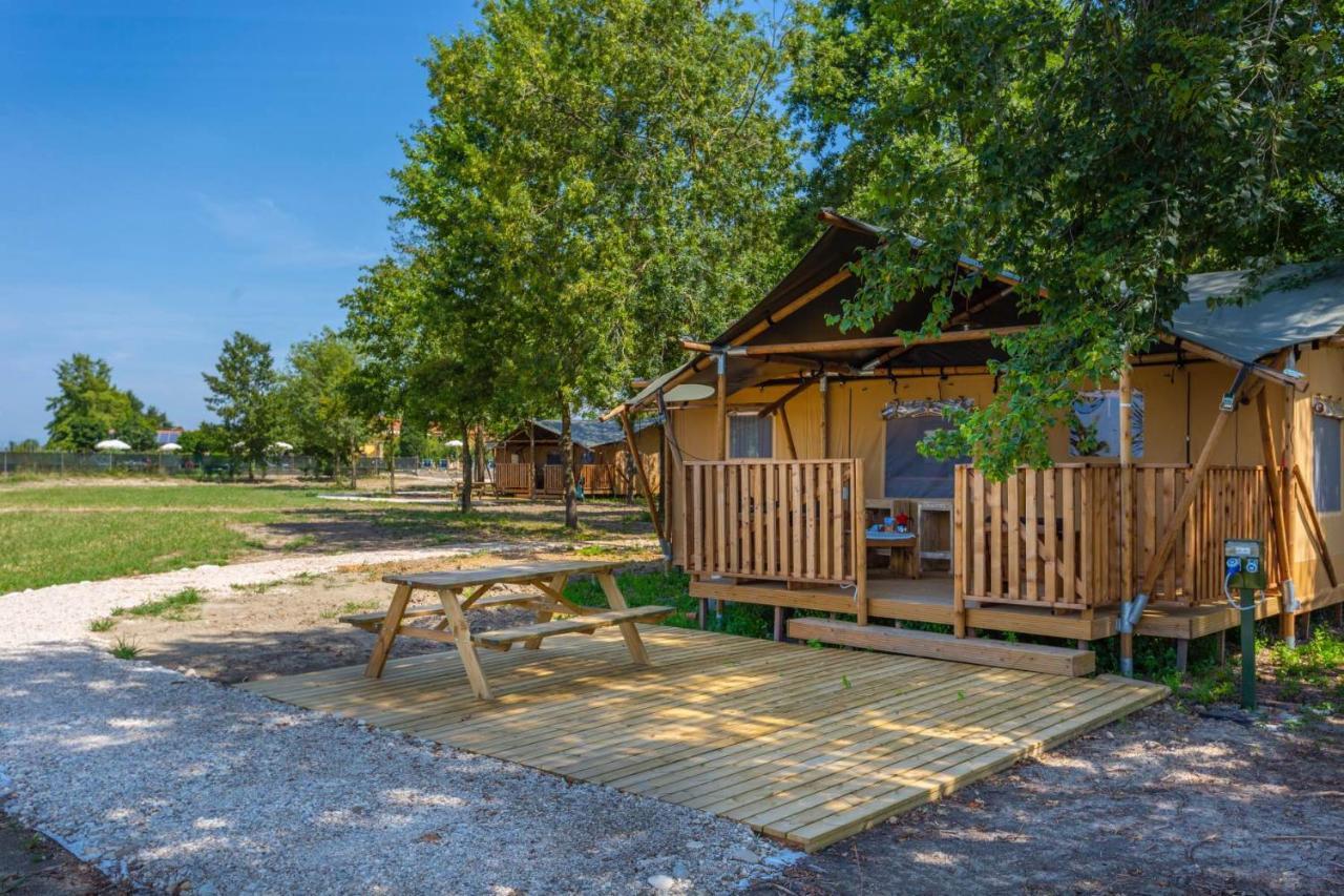 Agriturismo Tenuta Regina - Glamping Luxury Lodges And Apartments Palazzolo dello Stella Екстериор снимка