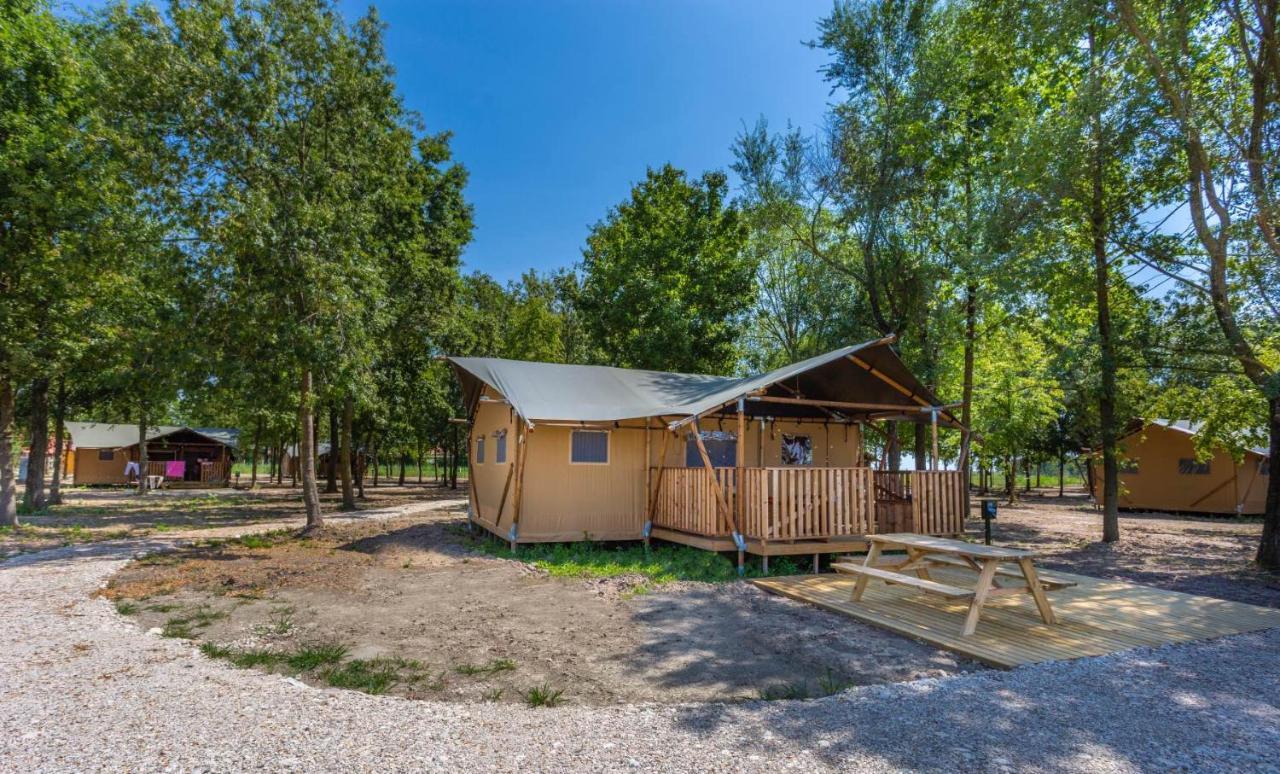 Agriturismo Tenuta Regina - Glamping Luxury Lodges And Apartments Palazzolo dello Stella Екстериор снимка
